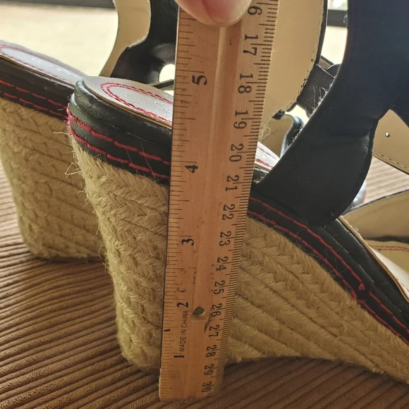 Women's open toe platform ankle strap open toe wedge sandals. Size 11. - Picture 8 of 15